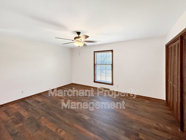 Building Photo - 601 Fairview Church Rd