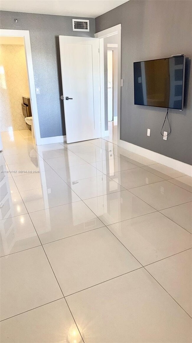 Building Photo - 637 SW 3rd St