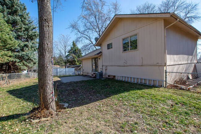 Building Photo - 3 Bedroom / 2 Bath Home in Millard!