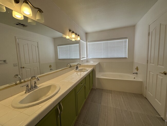 Building Photo - 9156 Sangria Ln