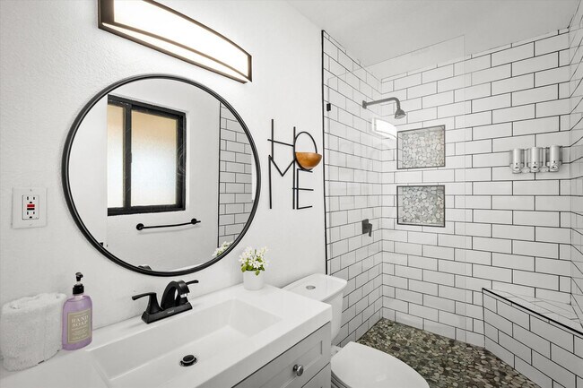 Building Photo - 4920 N 85th St