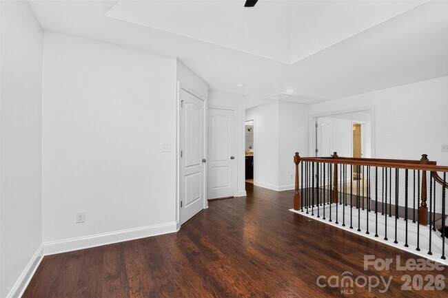 Building Photo - 549 Daventry Ct
