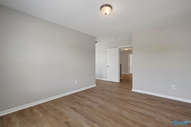 Building Photo - 102 Whitestone Dr NE