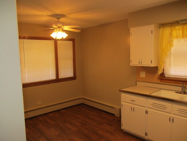 Building Photo - 6170 N Meade Ave