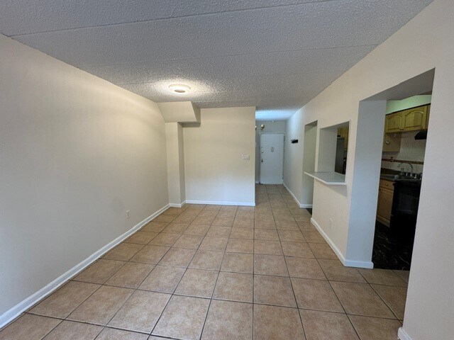 Building Photo - 999 Forest Ave