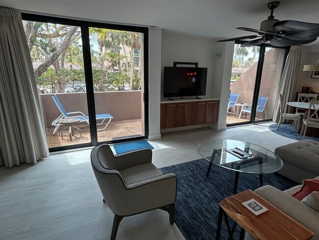 Building Photo - 1 Bedroom 1 Bath Condo Sandy Cove II Short...