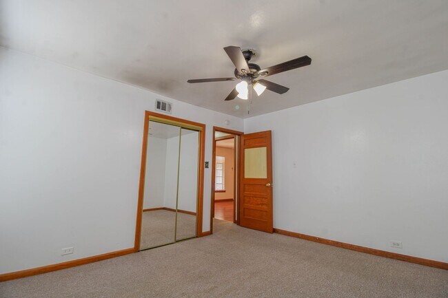 Building Photo - 1327 Vanderbilt St