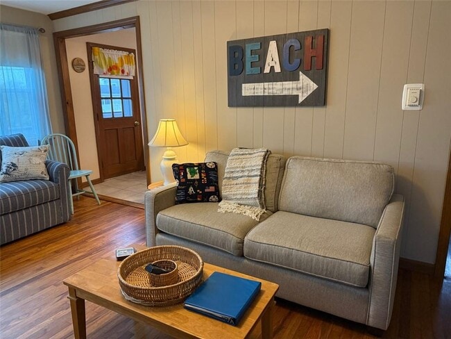 Building Photo - 33 BREACH Drive UNIT Front