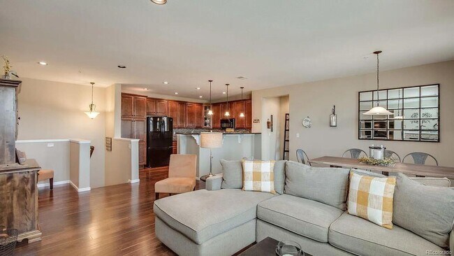 Building Photo - 2 Bed/2 Bath that is beyond expectations!!