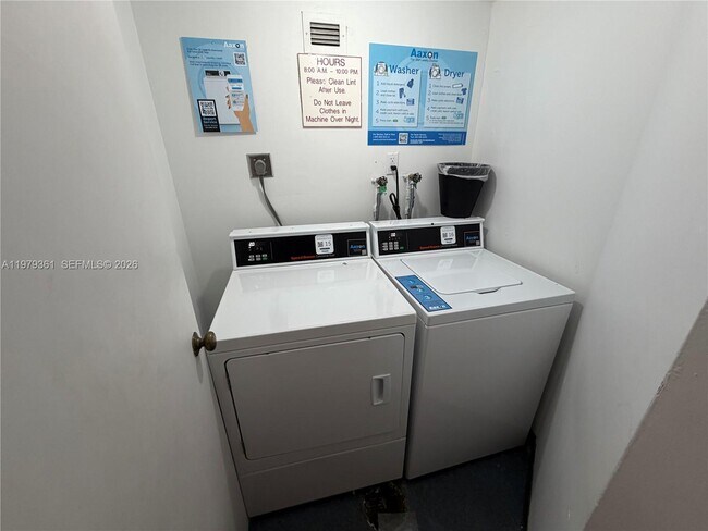 Building Photo - 18031 Biscayne Blvd