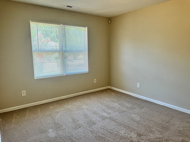 Building Photo - 3236 Ridgewood Pl Dr