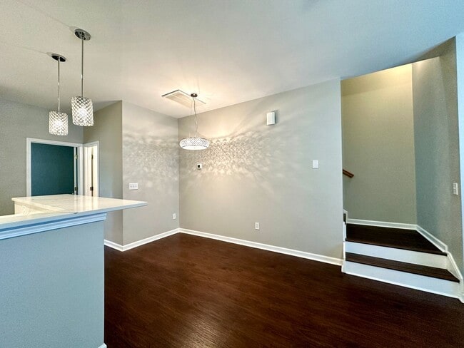 Building Photo - 3/3 Townhome in West of the Ashley!