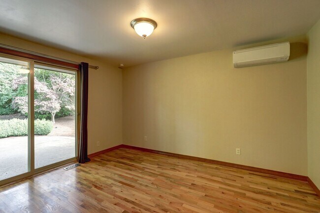 Building Photo - Welcome Home to Your Beautiful Oasis in En...
