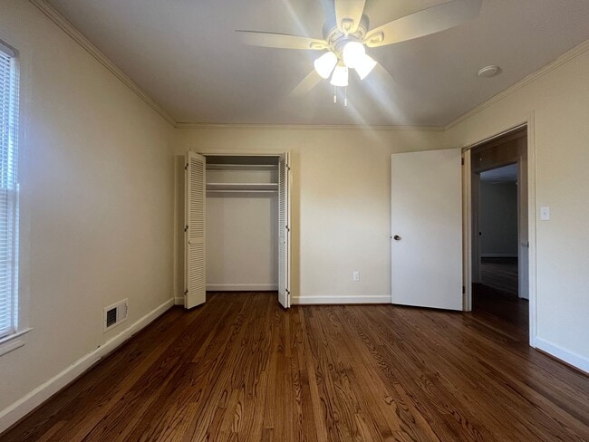 Building Photo - Beautiful Home!