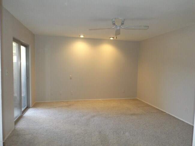 Building Photo - 2705 E Cactus Rd