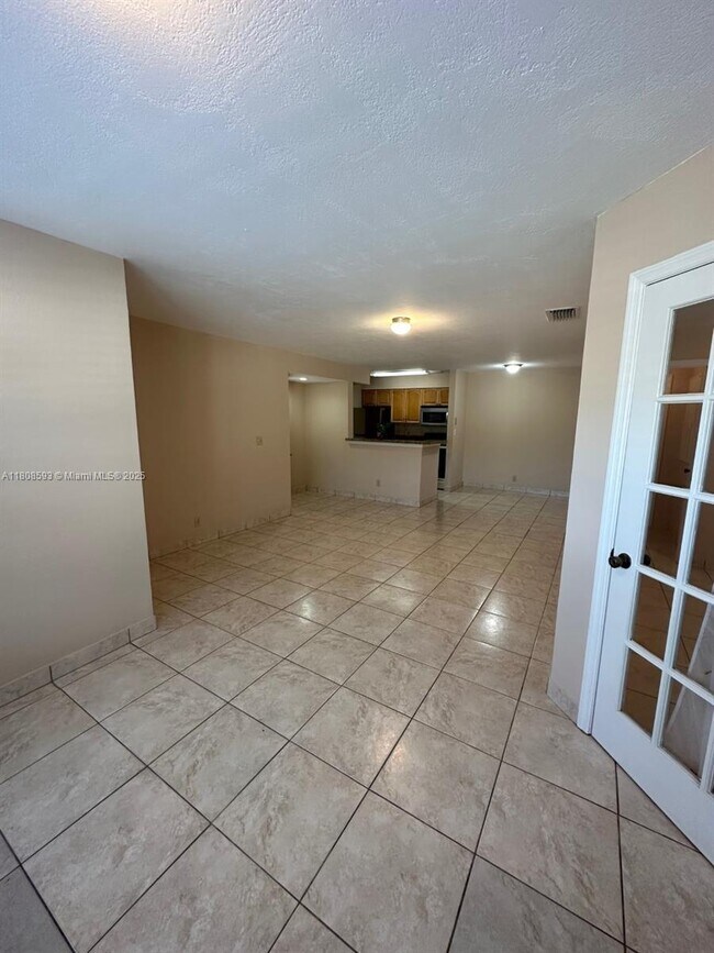 Building Photo - 2846 S University Dr