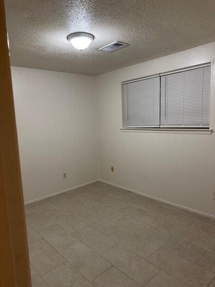 Building Photo - 3719 Tiffany Dr