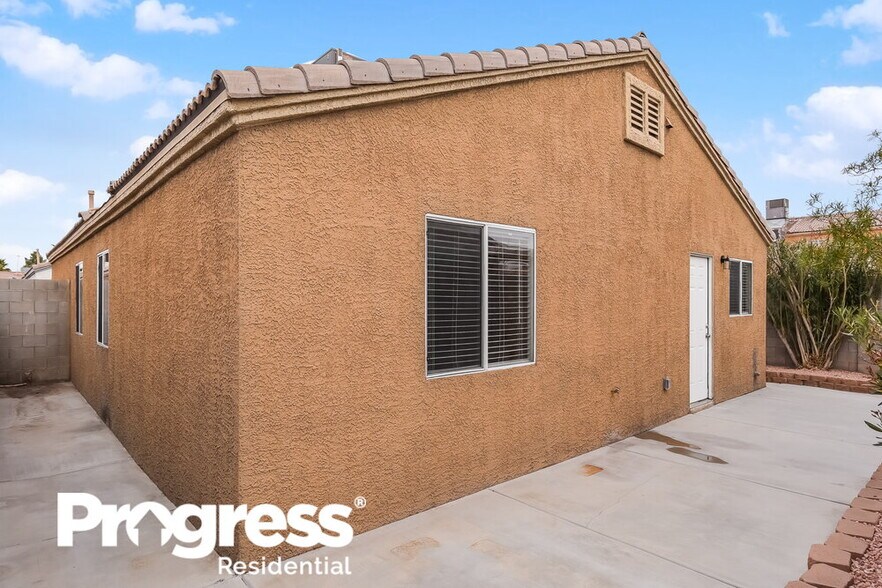 Building Photo - 5225 Panguitch Dr