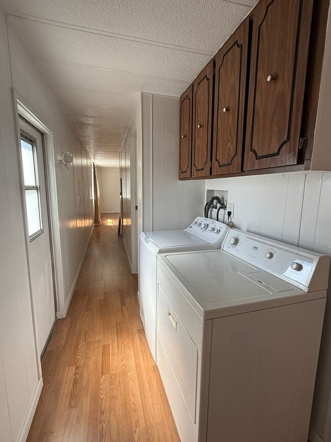 Building Photo - 2 bedroom 1 bath single wide located in Ho...