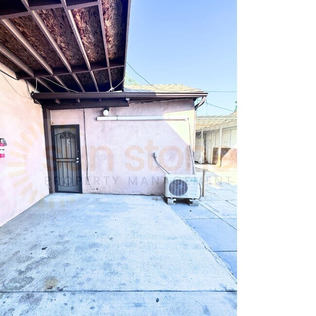 Building Photo - 852-852 E Mission Blvd
