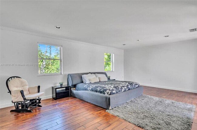 Building Photo - 6624 Mimosa Ct