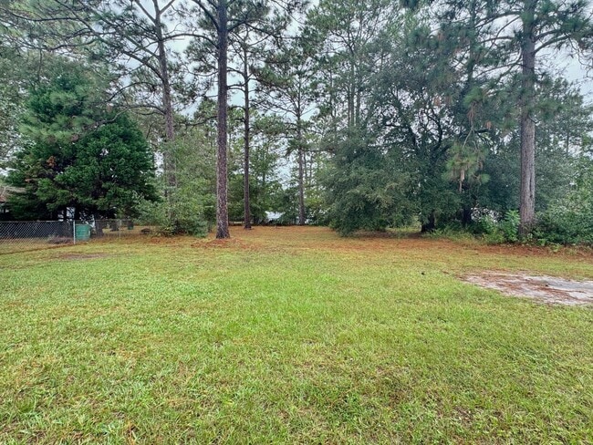 Building Photo - MOVE-IN READY!  [PET FRIENDLY]