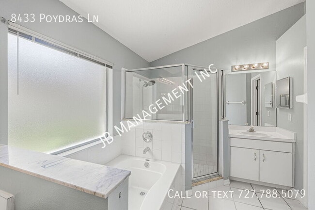 Building Photo - 8433 Poydras Ln