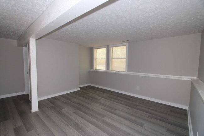 Building Photo - Stunning Remodeled 4 Bed 2 Bath Home