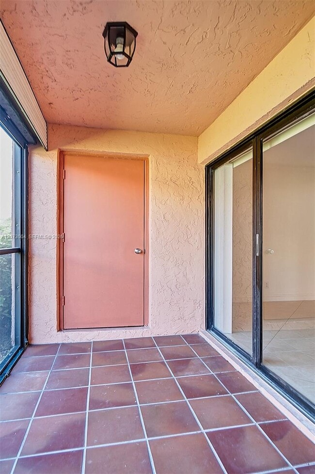 Building Photo - 231 Lakeview Dr