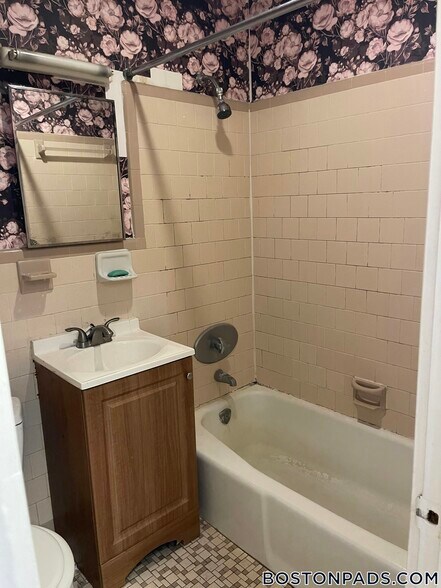 Building Photo - 18 Central Ave