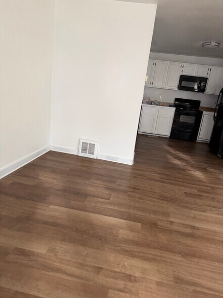 Building Photo - 703 S Hydraulic Ave