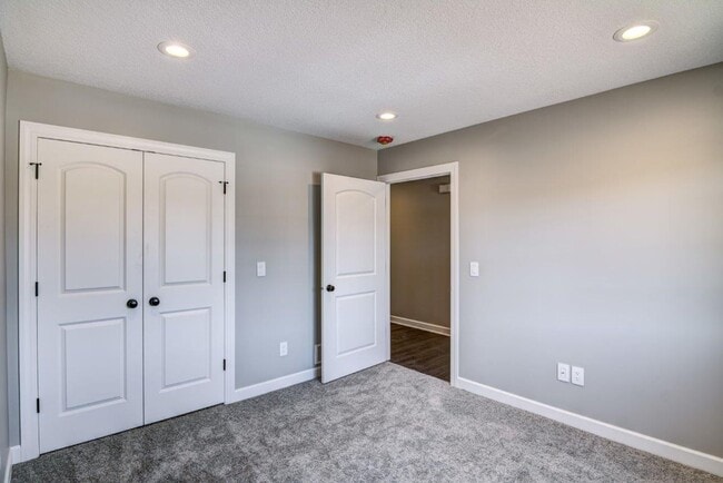 Building Photo - 1333 Blue Jay Pl