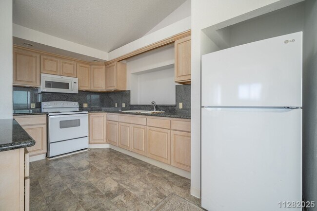 Building Photo - $3650.00 | 4bd/1.5ba Duplex in Pacific Palisades Pearl City