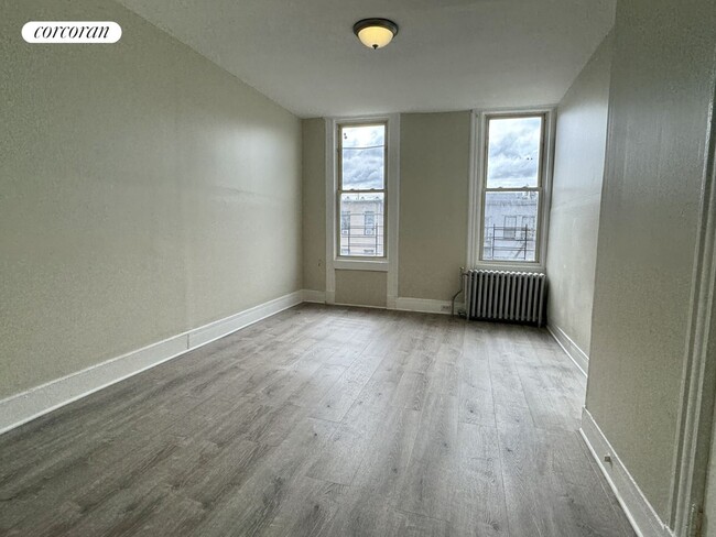 Building Photo - 156 Cornelia St