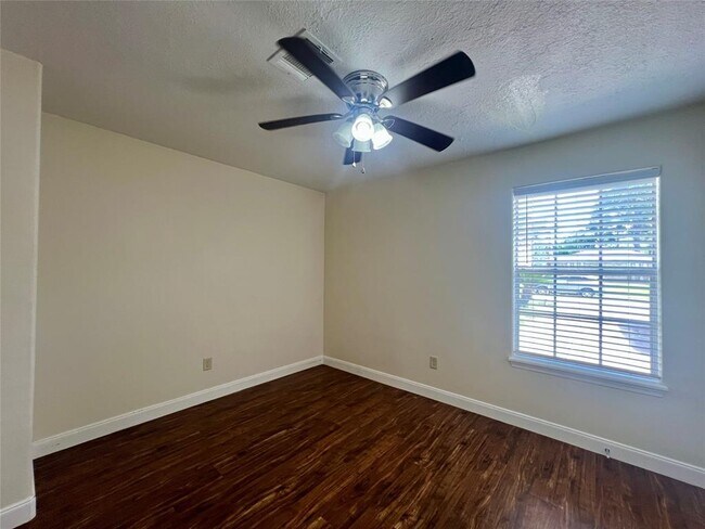 Building Photo - 10670 Norton Dr