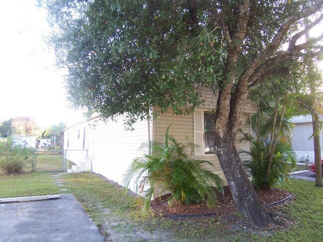 Building Photo - 247 Stockton St