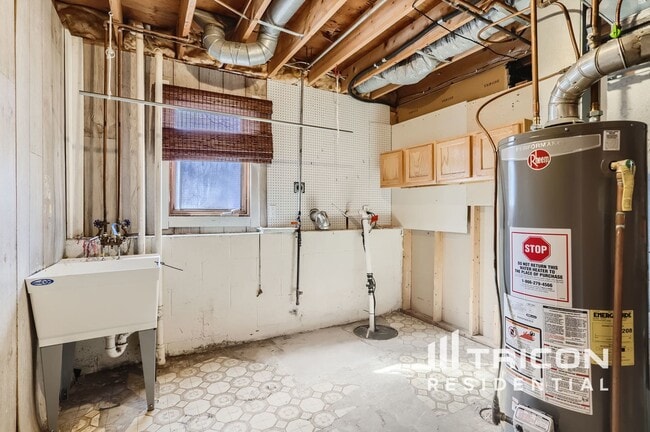 Building Photo - 16691 N Hillcrest Ct