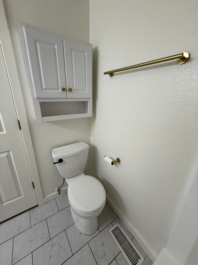Building Photo - Updated Three Bedroom Home in South Salem