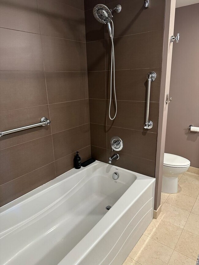 Building Photo - High End Condo Available
