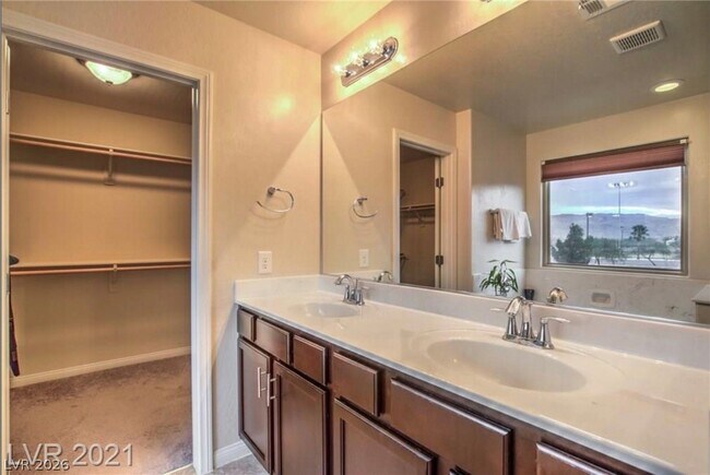 Building Photo - 7063 Claythorn Rd