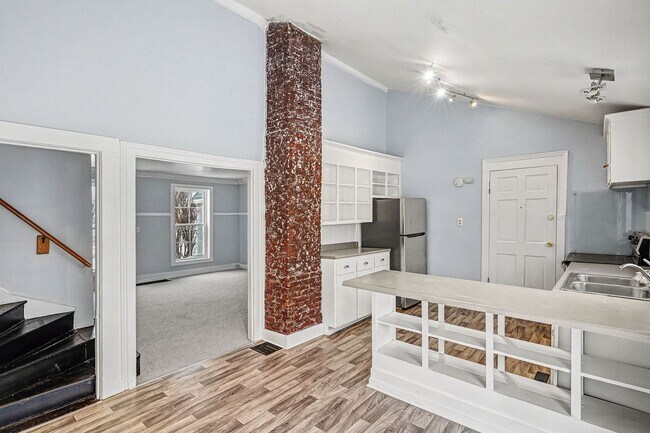 Building Photo - 501 Main St