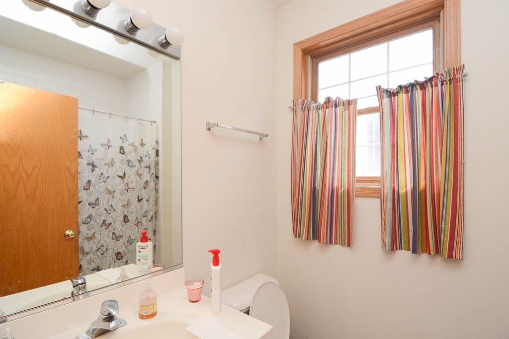 Building Photo - 819 N Wood St