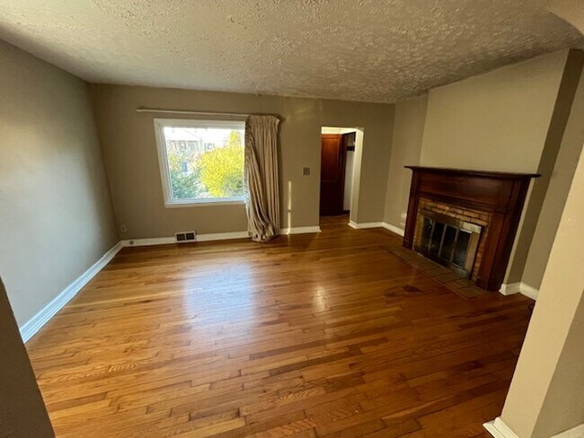 Building Photo - 125-131 Chase Rd