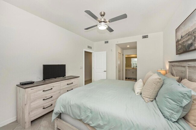 Building Photo - 12550 Galapagos Ct