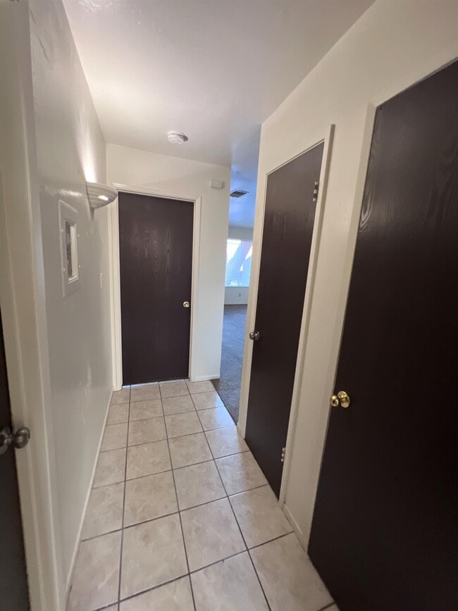 Building Photo - 481 Minnewawa Ave