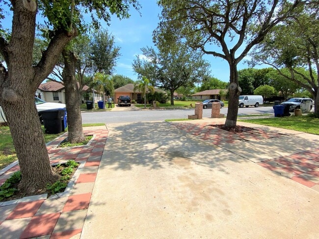 Building Photo - 3Bed/2 Bath Well kept and Upgraded! ( Mcallen TX )