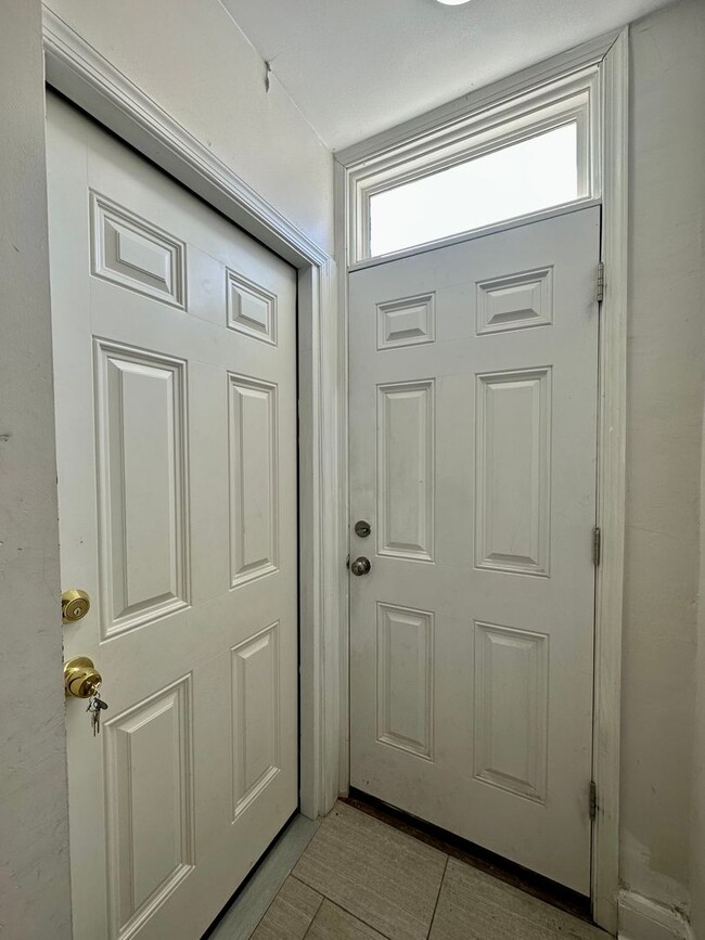 Building Photo - Apartment in Upper Fells Point!