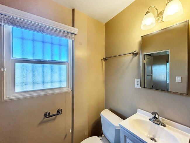 Building Photo - Charming 1BD/1BA Home in Golden Hill W/ Fu...