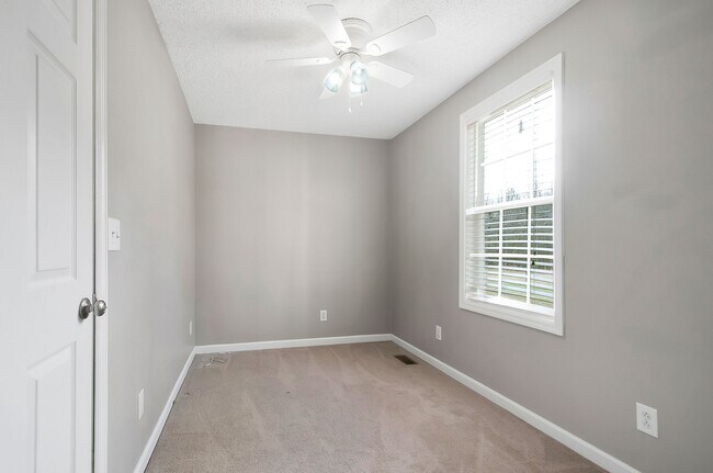 Building Photo - 1422 Wesley Rd