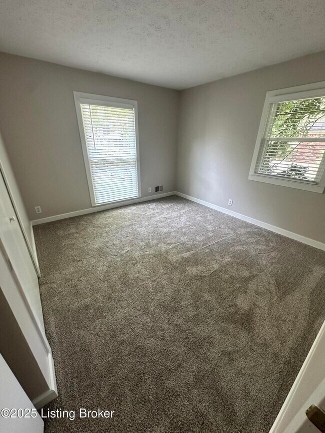 Building Photo - 1303 Bentwood Way